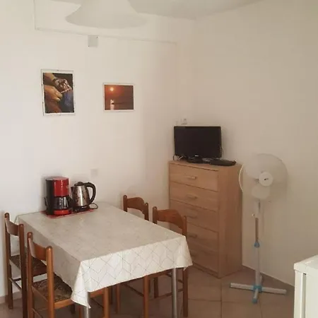 Pere - Parking And Barbecue