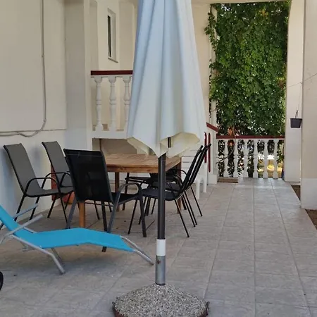 Pere - Parking And Barbecue Lejlighed *