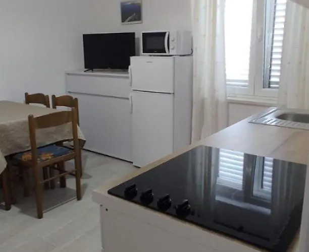 Apartment Pere Povljana