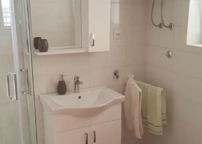 Pere Apartment Povljana